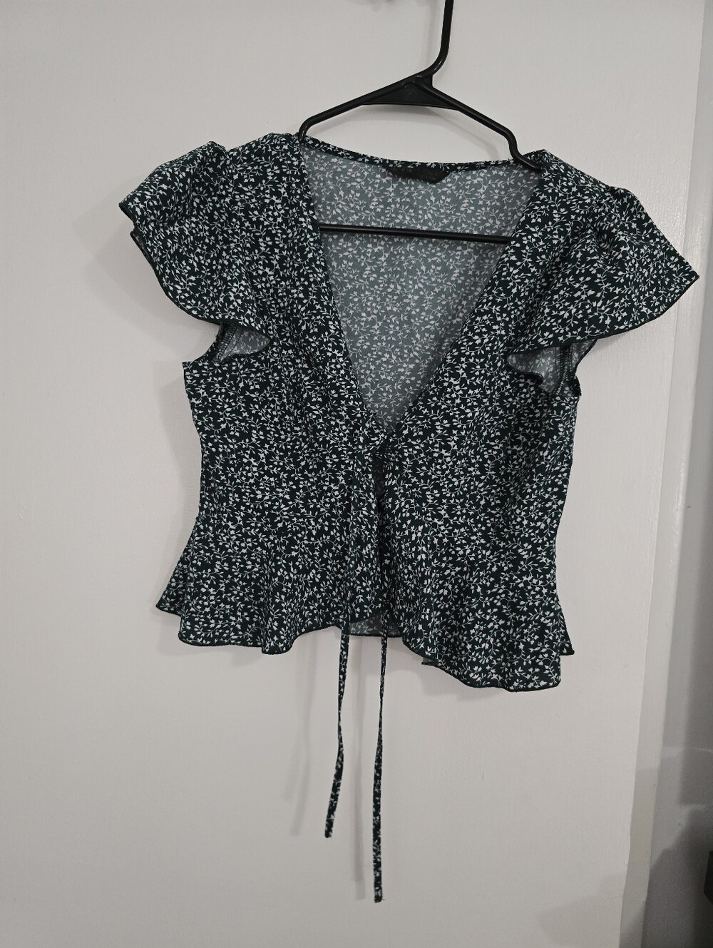 Floral Tie-Front Flutter Sleeve Top - Dark Green